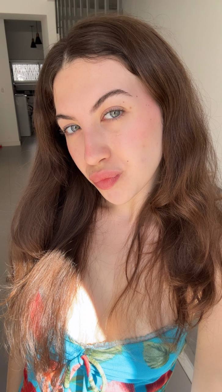 Nude girl Amber in La Plata