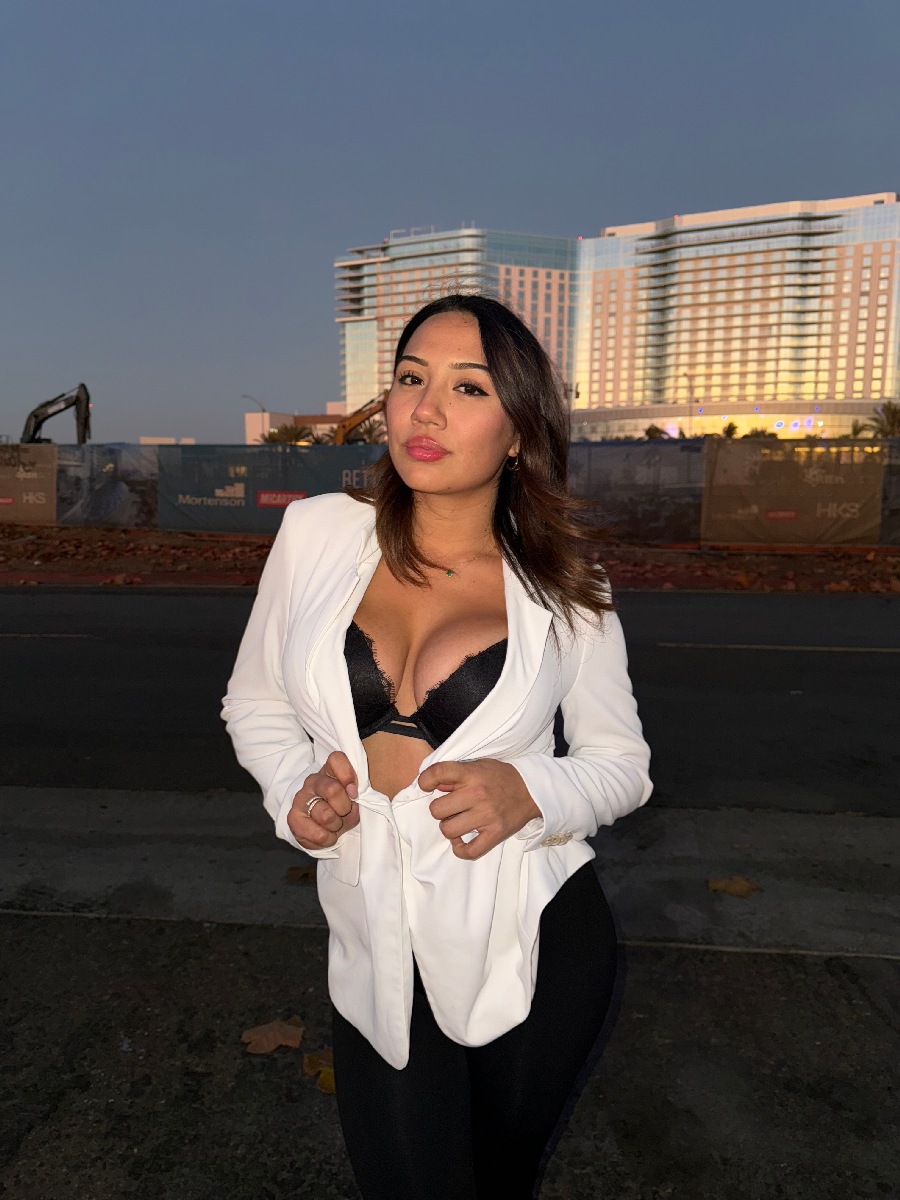 Take a pause and enjoy Ali Cruz — streaming from La Plata