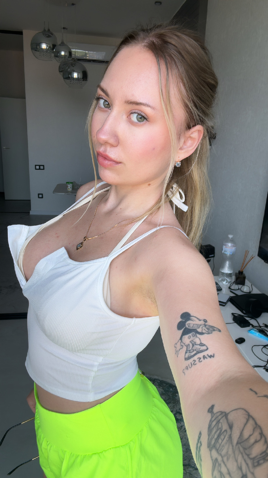 KateV in her underwear in La Plata