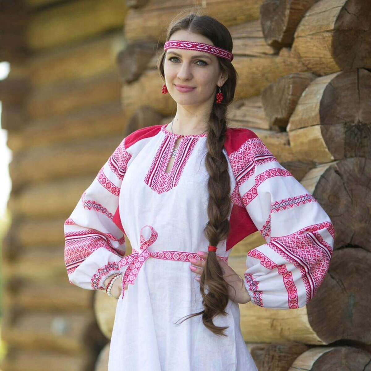 Girls in Slavic costumes brings the glow — live moments in La Plata