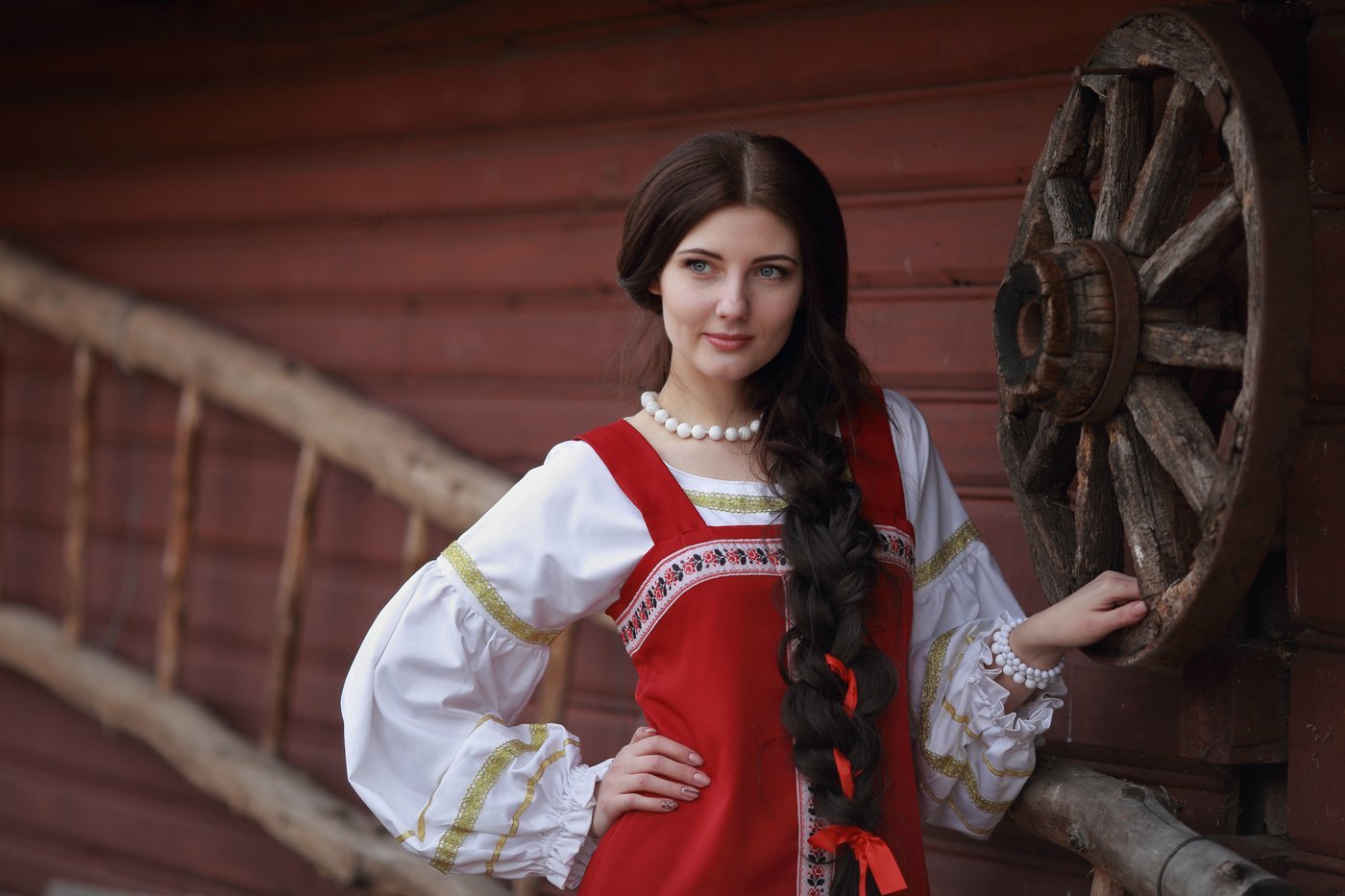 Girls in Slavic costumes’s look of the day — catch her live in La Plata